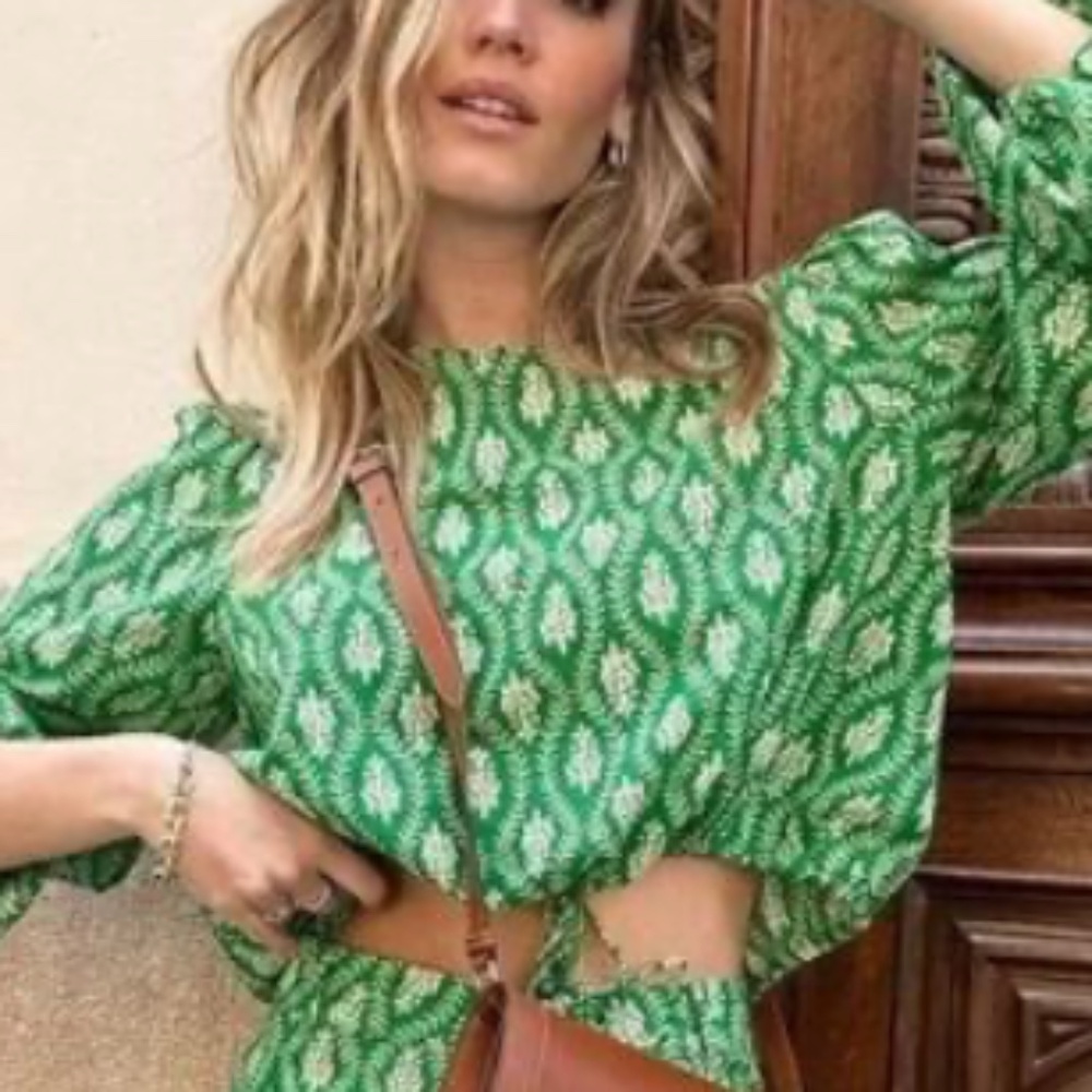Zara Green Leaf Paisley Print Cropped 100% cotton blouse Women’s Size Large